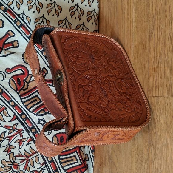 Vintage Tooled Leather Purse and Wallet - Picture 2 of 16